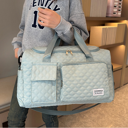 Presentaion Sac de voyage etanche grande capacite ZenVoyagExpress vert dans garde de robe