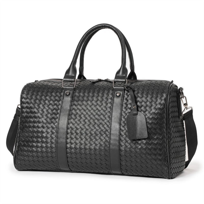 Présentation du sac de voyage noir effet cuir haute gamme, sur fond blanc, ambiance studio épurée, finitions premium visibles, style professionnel.