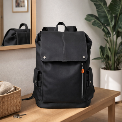 sac à dos voyage aux dimensions easyJet noir vue produit détail poches et fermeture dans une entrée de maison