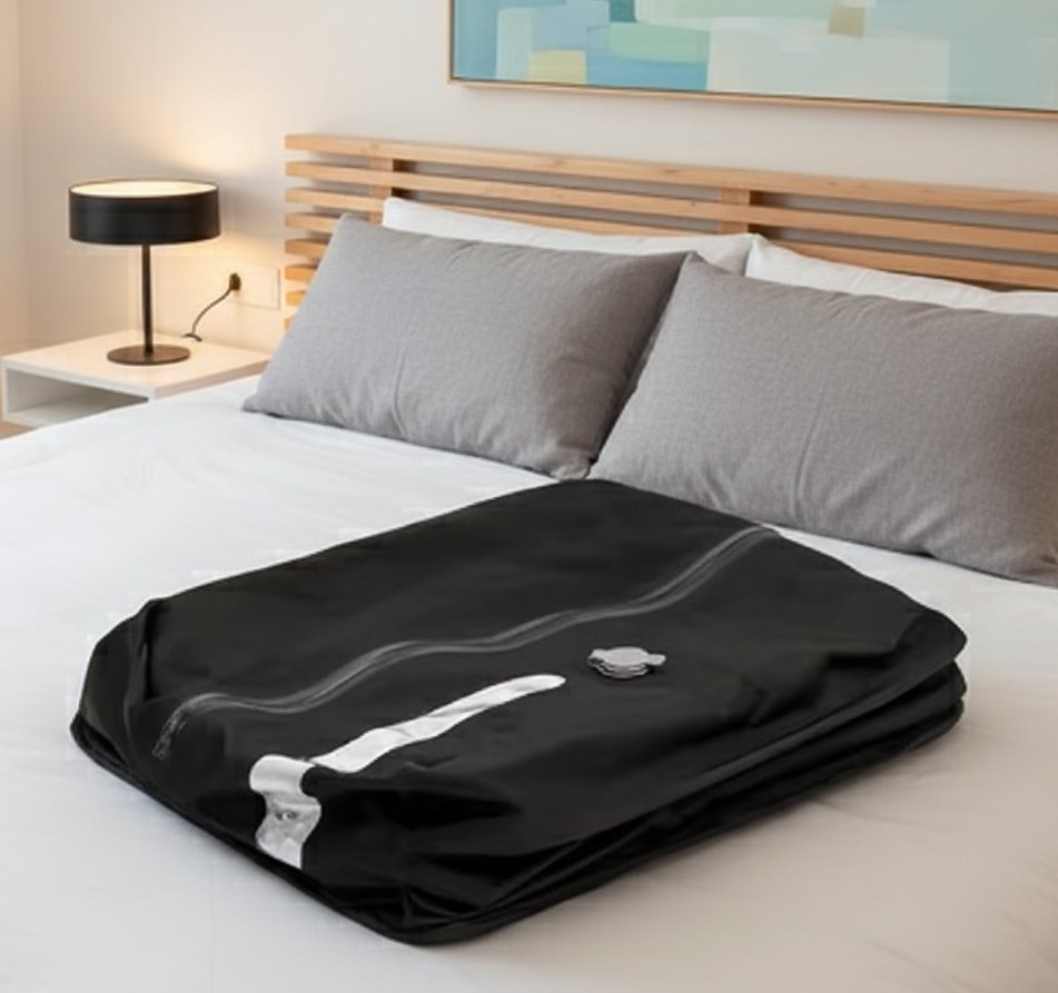 SAC COMPRESSION VOYAGE compresse sur lit chambre moderne
