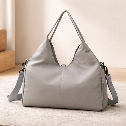 Sac week‑end femme Zen voyage polyvalent gris sur tapis beige ambiance chaleureuse
