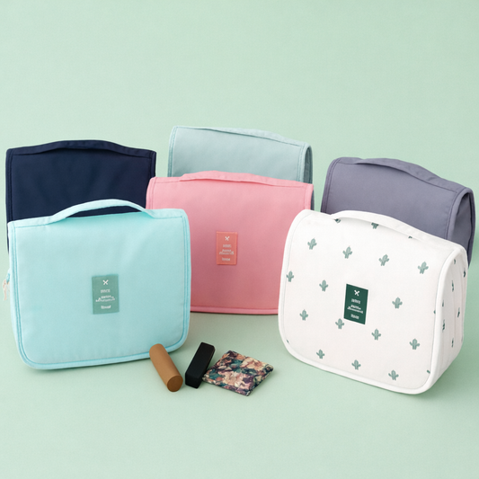 Trousse de toilette ferme differents modeles sur magnifique fond couleur sauge