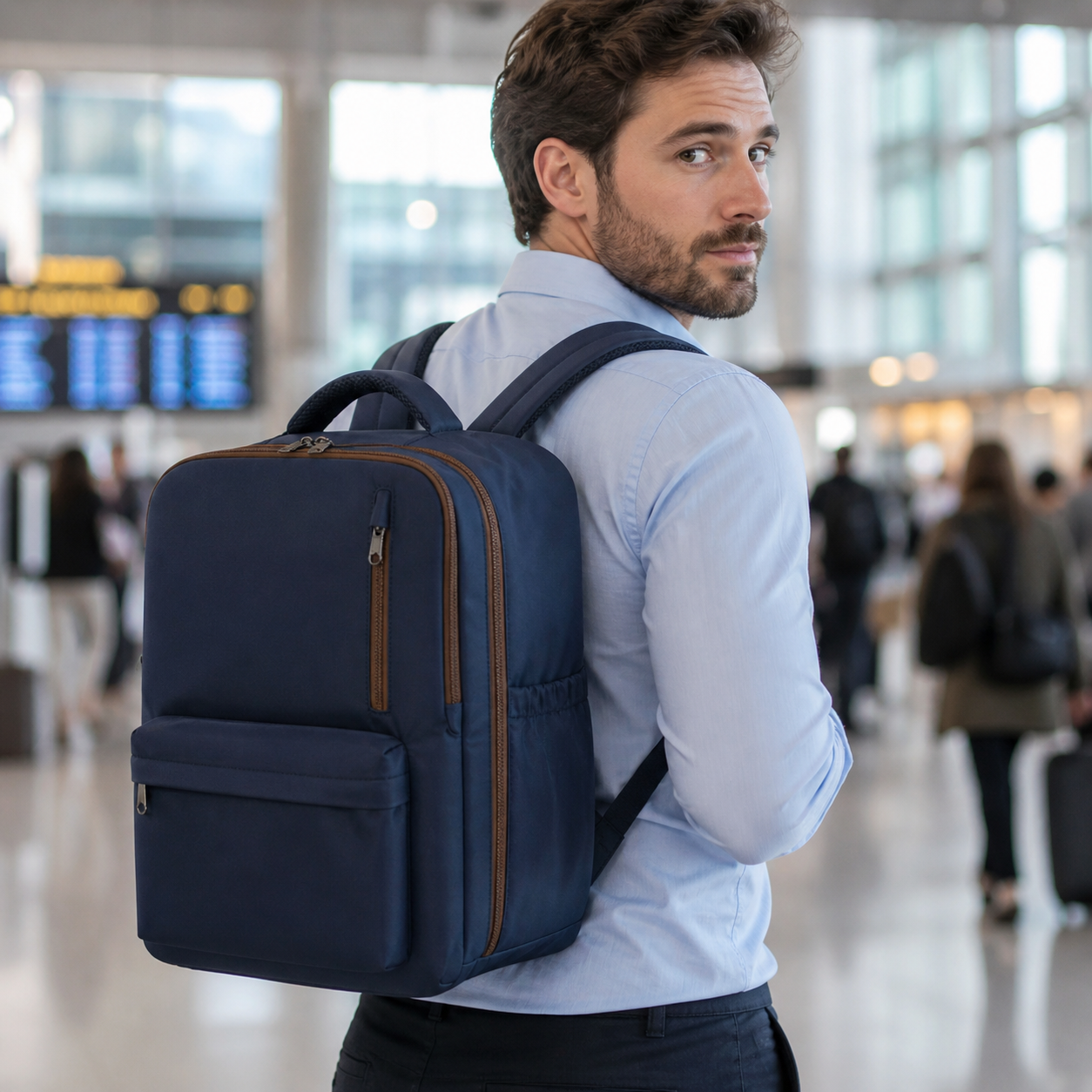 Voyageur dans un terminal moderne avec un bagage sac a dos