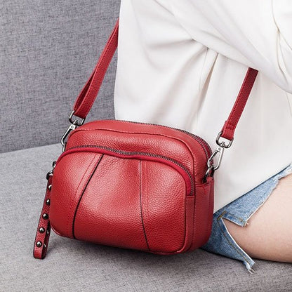 Démonstration du petit sac à bandoulière femme rouge
