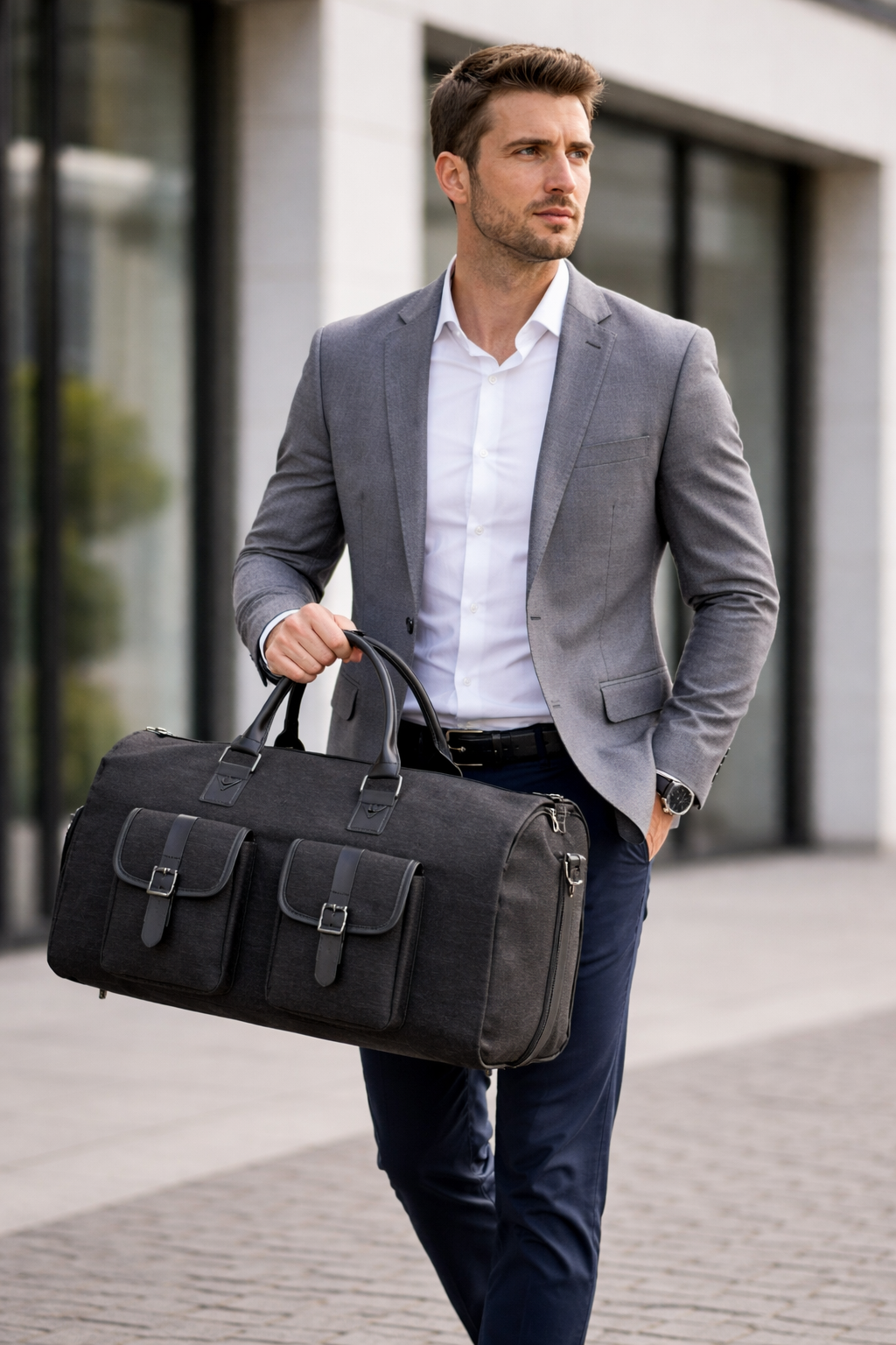 homme d affaires avec Sac de Voyage Homme 2 en 1 direction bureau