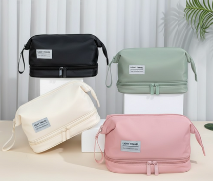 organisateur de maquillage léger en plusieurs couleurs noir vert blanc rose disposés sur socles en studio