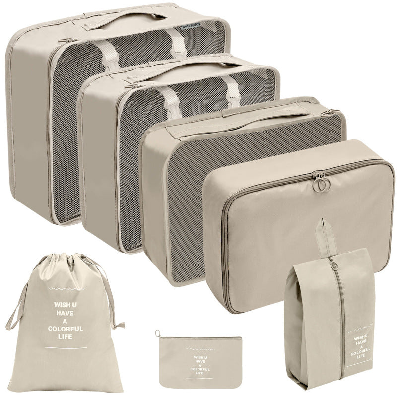 Organisateur valise beige 7 pièces avec sacs zippés en maille pour ranger vêtements, chaussures et accessoires de voyage.