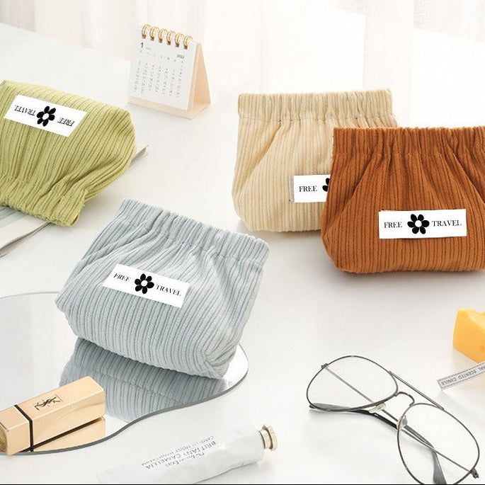 presentation de4 trousse maquillage Minimaliste vert brune CREME bleu comptoir blanc