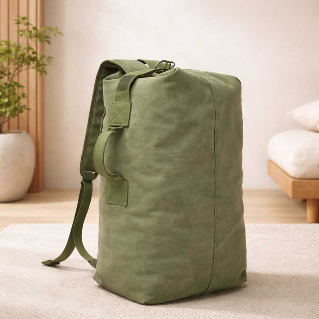 présentation du SAC A DOS DE VOYAGE nomade vert posé sur tapis doux dans chambre