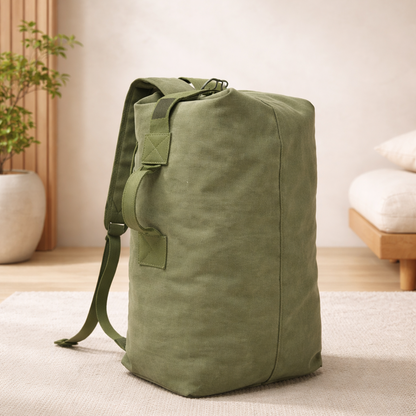 présentation du SAC A DOS DE VOYAGE nomade vert posé sur tapis doux dans chambre