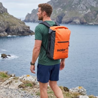 Randonneur avec Sac à dos étanche Aqua Sun orange