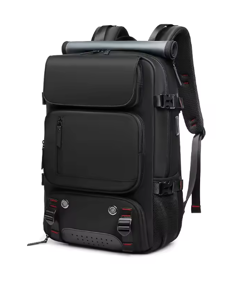 Sac à dos de voyage 40L noir en vue frontale, ambiance packshot e-commerce, multiples poches et finitions robustes pour un usage intensif.