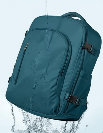 Sac à dos voyage bleu paon waterproof. Démontration avec flaque d'eau