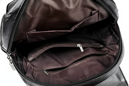 sac à dos voyage ouvert montrant l’intérieur avec plusieurs poches zippées, doublure résistante et espace optimisé.