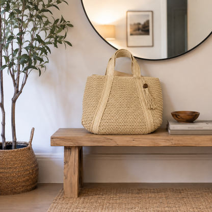 Sac de plage luxe tendance sur banc entrée