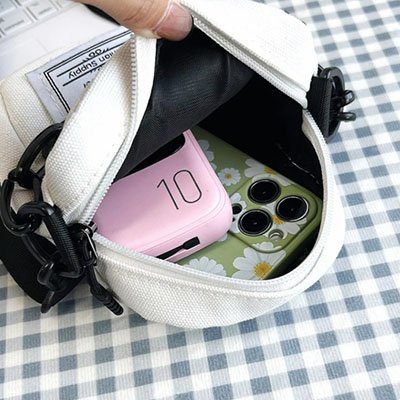 SAC FEMME BANDOULIERE CREME OUVERT POUR DEMONTRER GRAND CAPACITÉ