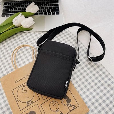SAC FEMME BANDOULIERE NOIR POUR MOBILE SUR BUREAU TRAVAIL