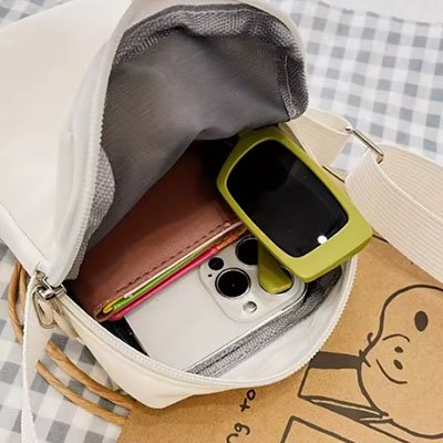 SAC FEMME BANDOULIERE POUR TELEPHONE AVEC MOBILE ET LUNETTE SOLEIL