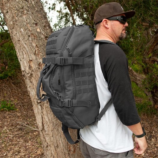 Sac weekender homme Grande capacité porté en sac à dos en balade dans le bois