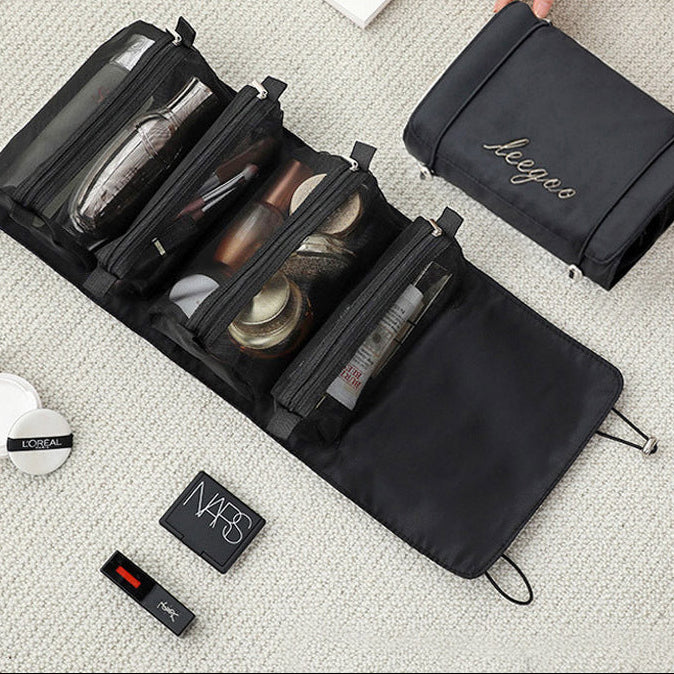 trousse de toilette Zen Essentiel noir sur tapis une ouverte et une fermée