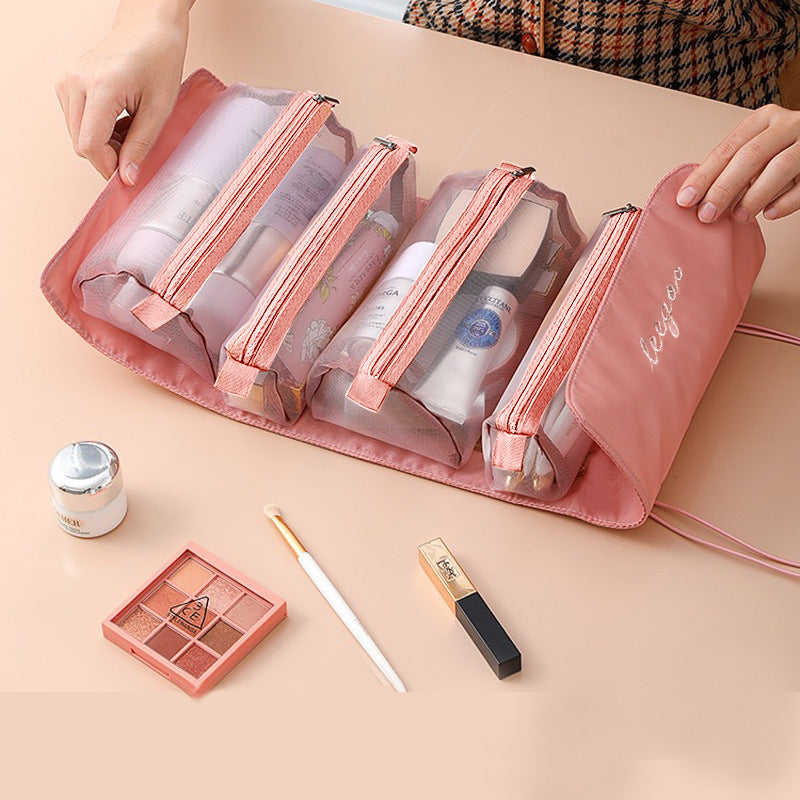 trousse de toilette Zen Essentiel rose sur comptoir remplie de divers produits
