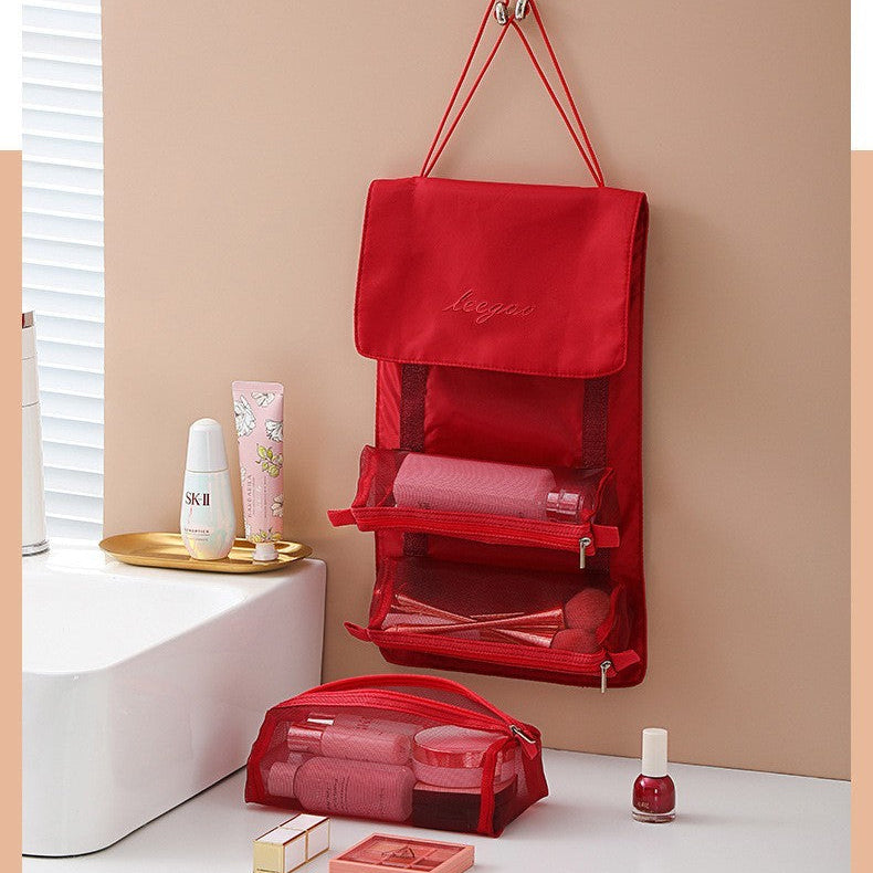 trousse de toilette Zen Essentiel suspendue au mur par sangle