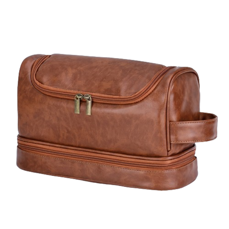 Trousse de toilette homme marron style cuir vintage sur fond blanc, format compact, fermeture zippée robuste, idéale pour organiser les essentiels.