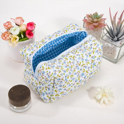 trousse maquillage matelassée ouverte avec doublure intérieure bleu à carreaux style coton