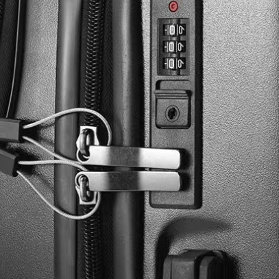 Valise rigide 24 pouces noire avec fermeture cadenas de type TSA