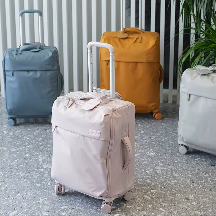 Valise souple cabine – collection multicolore rose, bleu, jaune et gris, 4 roues, design épuré